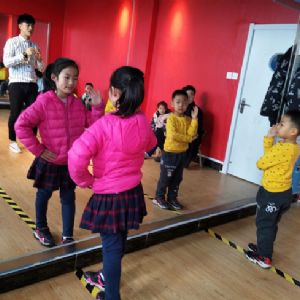 少兒模特授課現場(chǎng)